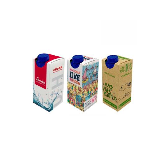 Garrafa de água em caixa de cartão