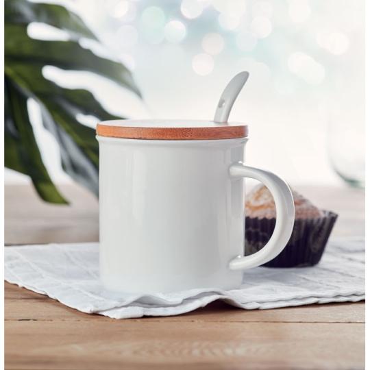Caneca de porcelana com tampa em bambu e colher