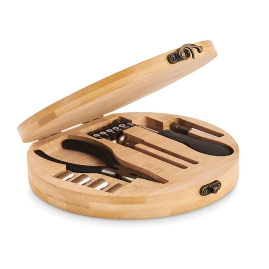 Ensemble d'outils présenté...