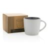 Tasse en céramique avec intérieur coloré
