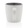 Tasse en céramique avec intérieur coloré