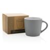 Tasse en céramique avec intérieur coloré
