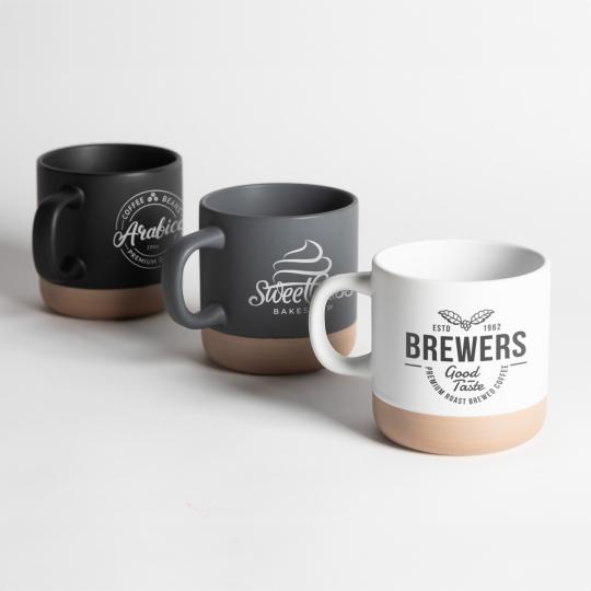 Caneca de cerâmica com base...